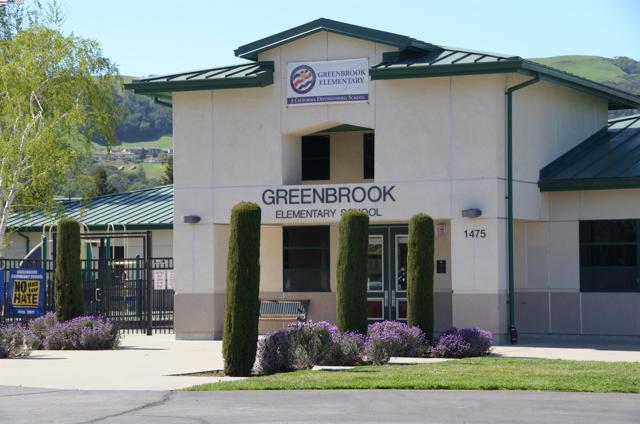 1626 Harlan Dr, Danville CA: https://media.crmls.org/mediaz/07b2c2bf-167c-4b9e-baae-1e1b8fa601e0.jpg
