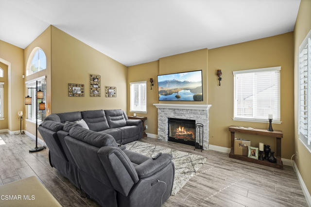 14291 Clemson Street, Moorpark CA: https://media.crmls.org/mediaz/07b2d5cf-a064-4479-adf0-cf4f92ce361e.jpg