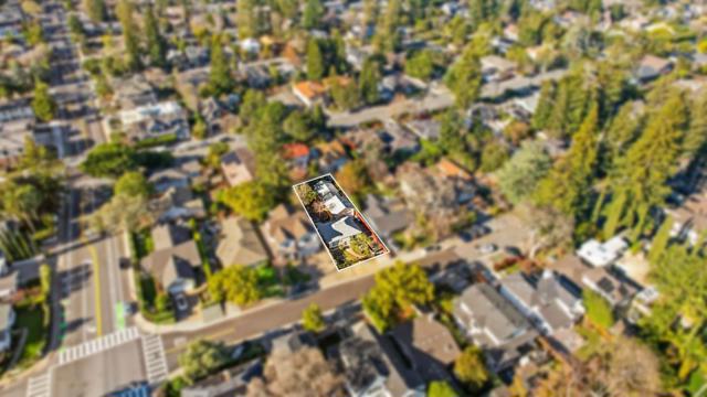 2066 Sterling Avenue, Menlo Park CA: https://media.crmls.org/mediaz/07b35af5-b882-44f8-aa96-21b8b4b74574.jpg