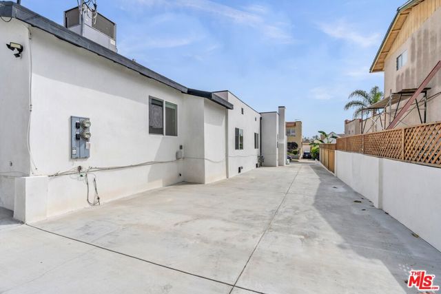 1163 Muirfield Road, Los Angeles, California 90019, 5 Bedrooms Bedrooms, ,4 BathroomsBathrooms,Single Family Residence,For Sale,Muirfield,24372787