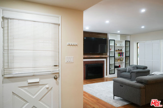 1819 W 129th Street, Gardena CA: https://media.crmls.org/mediaz/07b39ff9-a70b-4137-9422-80d3f16f1787.jpg