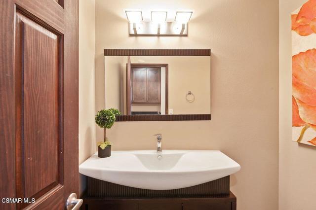 3294 Sierra Drive, Westlake Village CA: https://media.crmls.org/mediaz/07b3ea54-7930-4f5c-89a8-c20534c1e753.jpg