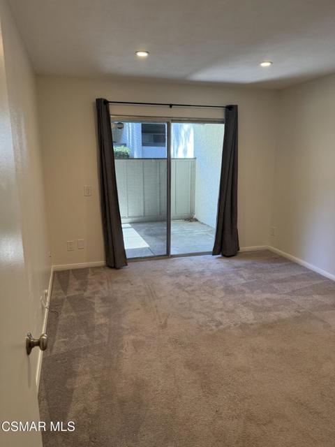 1342 Hillcrest Drive, Thousand Oaks CA: https://media.crmls.org/mediaz/07b430af-ab10-482f-99d7-3236da0d0b3c.jpg