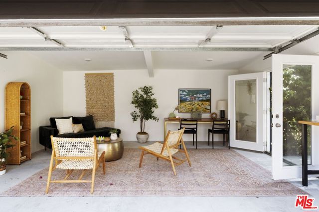 2907 Potomac Avenue, Los Angeles CA: https://media.crmls.org/mediaz/07b46c82-9b20-43b7-993e-37c47aa42256.jpg