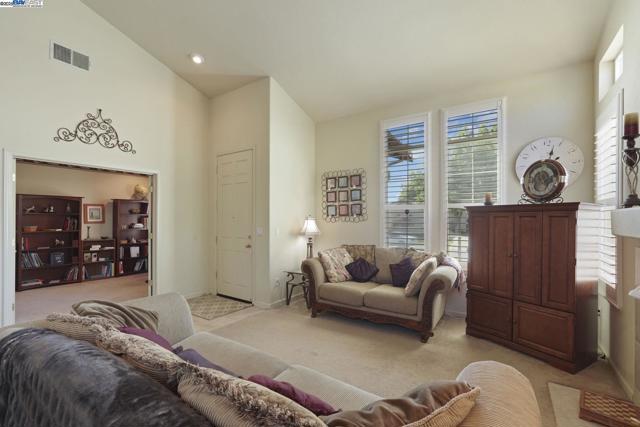 Image 4 of 53 For 5854 Riverbank Cir