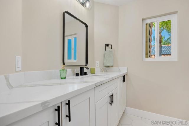 1823 Paseo del Lago, Vista CA: https://media.crmls.org/mediaz/07b4d1a6-9983-4b1f-b0d5-15684fe4195b.jpg