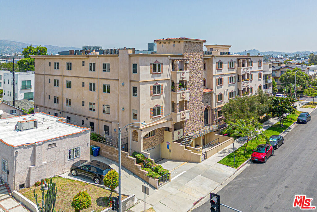 5057 Maplewood Avenue #PH4