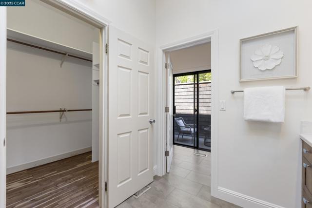 25 Watchwood Ct, Orinda CA: https://media.crmls.org/mediaz/07b58ed9-75db-4457-9108-fc259c9c50c4.jpg