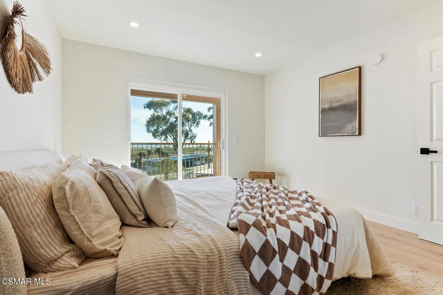 916 Lighthouse Way, Port Hueneme CA: https://media.crmls.org/mediaz/07b5c5d8-a96e-48e2-8c05-e82cb05f2b13.jpg