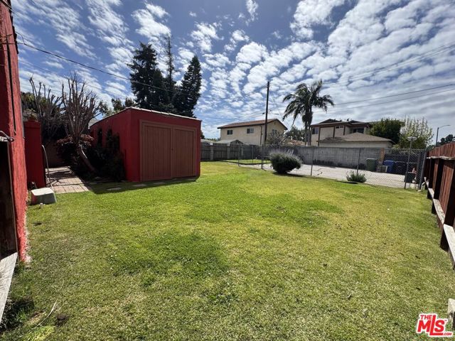 2437 Granville Avenue, Los Angeles CA: https://media.crmls.org/mediaz/07b5df03-a42e-40fa-8d99-cf59599e7659.jpg