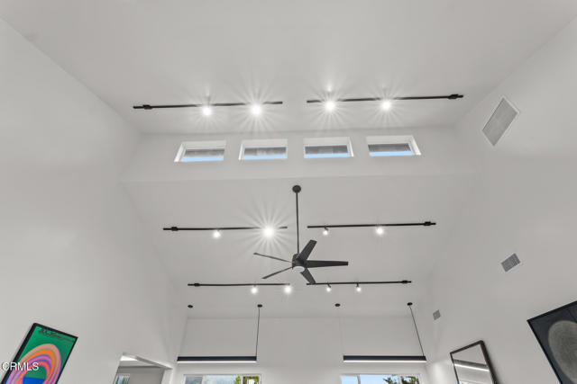 1818 New York Drive, Altadena CA: https://media.crmls.org/mediaz/07b5fc47-af7f-49d1-b326-567b6dcd4b13.jpg