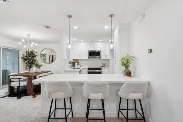 4033 Terra Granada Dr, Walnut Creek CA: https://media.crmls.org/mediaz/07b61642-baa1-4f83-8996-b8a81548d078.jpg