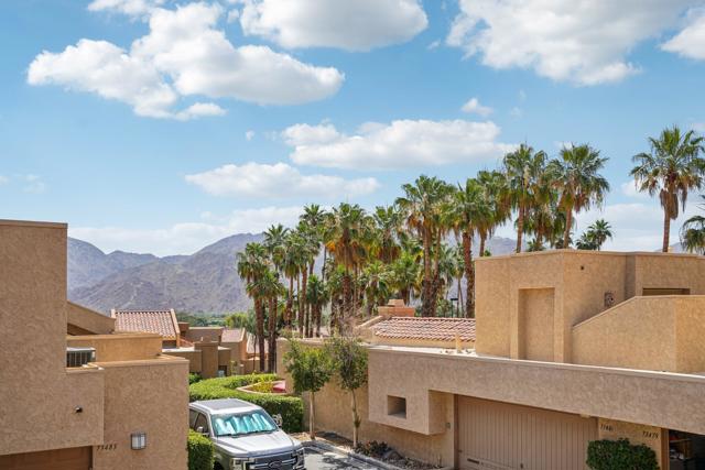 73475 Foxtail Lane, Palm Desert CA: https://media.crmls.org/mediaz/07b6766f-7bf5-4bf4-babd-35c453fd97e6.jpg