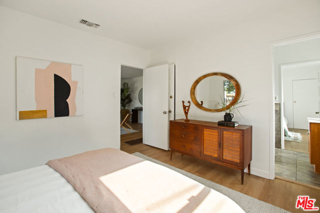 4803 Gambier Street, Los Angeles CA: https://media.crmls.org/mediaz/07b7a4e2-7ac9-4374-b544-943a2e876026.jpg