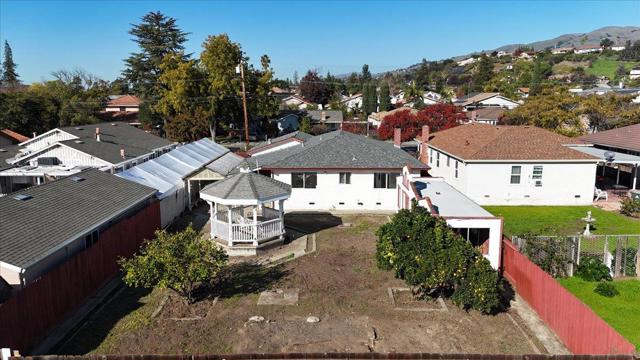 236 S Claremont Avenue, San Jose CA: https://media.crmls.org/mediaz/07b7bf08-f750-4e1c-98f5-57434cb1455c.jpg