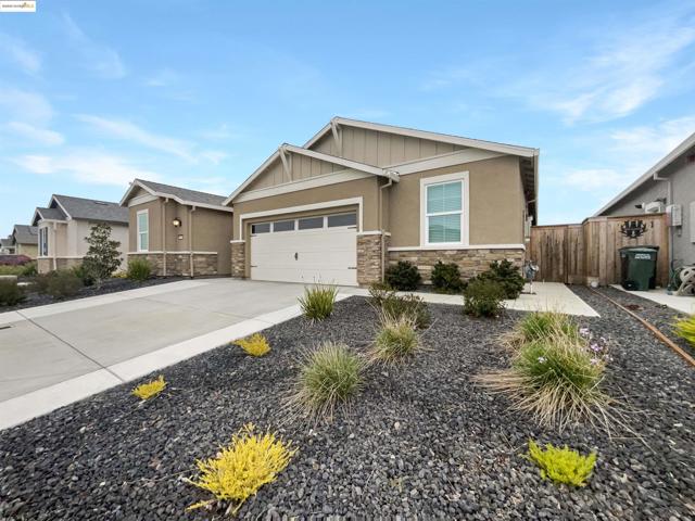 2066 Espana Ln, Rio Vista CA: https://media.crmls.org/mediaz/07b805e0-7444-41c6-90ee-446dabe94bdb.jpg