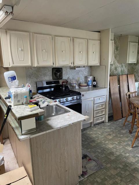 1099 38th Avenue, Santa Cruz CA: https://media.crmls.org/mediaz/07b8c028-b85f-4c7b-a5ae-7a590fc575a4.jpg