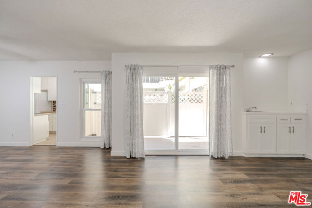 5625 Sumner Way, Culver City, California 90230, 1 Bedroom Bedrooms, ,1 BathroomBathrooms,Condominium,For Sale,Sumner,24407281