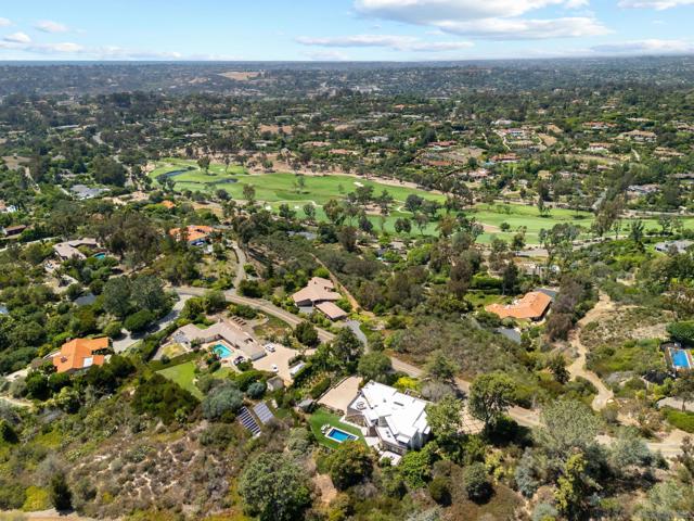 5465 Avenida Maravillas, Rancho Santa Fe CA: https://media.crmls.org/mediaz/07b92534-e280-4dc7-ab7f-7a555f22d181.jpg