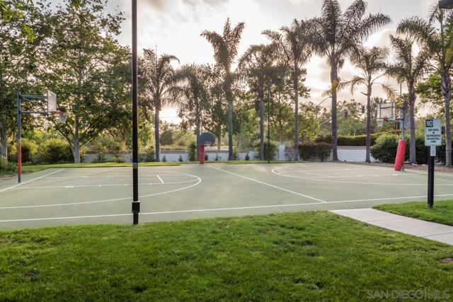 4954 Caminito Vista Lujo, San Diego CA: https://media.crmls.org/mediaz/07ba0de9-8fd7-4114-b85c-b00310ee1c8d.jpg