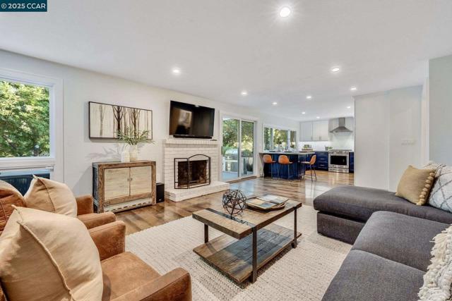 2342 Brantford Court, Walnut Creek CA: https://media.crmls.org/mediaz/07ba14fb-92b1-4034-b894-daf82d9aedf4.jpg