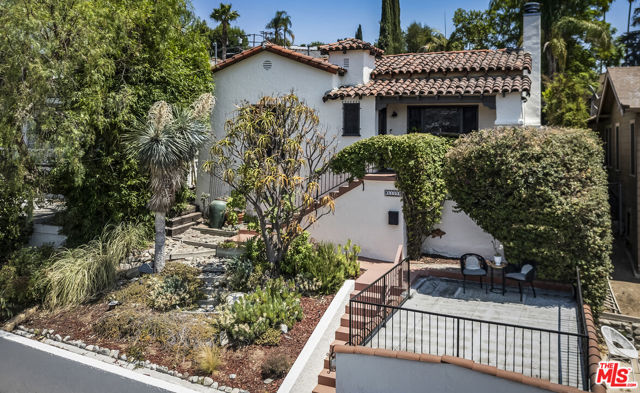 6105 Mount Angelus Drive, Los Angeles CA: https://media.crmls.org/mediaz/07ba35e8-8525-4227-a57b-243d57c9223e.jpg