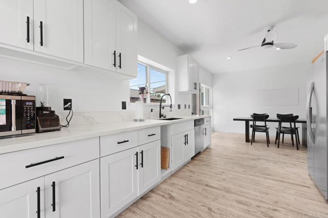 12953 Carriage Rd, Poway CA: https://media.crmls.org/mediaz/07bb129c-6afe-4a44-b10b-3643eda7129b.jpg