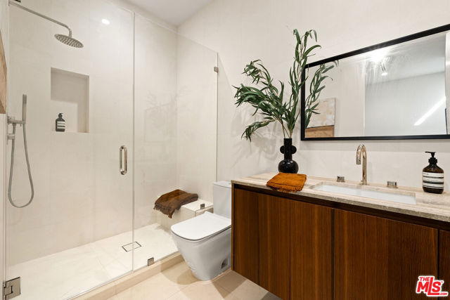 8732 Rangely Avenue, West Hollywood CA: https://media.crmls.org/mediaz/07bb3cb3-0124-4161-be13-795c759fb2a4.jpg