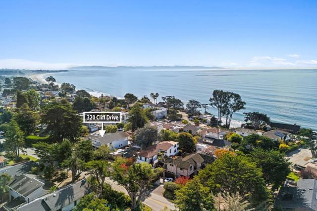 320 Cliff Drive, Aptos CA: https://media.crmls.org/mediaz/07bc4369-25a2-455f-806b-606db76fcb54.jpg