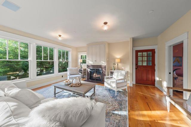 385 Miramar Drive, Half Moon Bay CA: https://media.crmls.org/mediaz/07bc9967-bb8b-40dc-b2f1-3a9f5c6a0e86.jpg