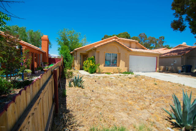 517 E Ave J-12, Lancaster CA: https://media.crmls.org/mediaz/07bcb508-4db9-4980-ac5f-c62192dea30a.jpg