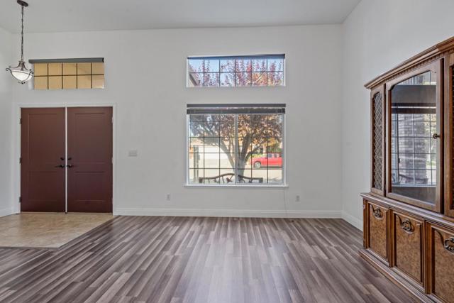 961 Alder Street, Hollister CA: https://media.crmls.org/mediaz/07bd042b-5600-4e94-bc66-b22436784594.jpg