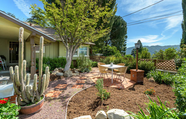 Detail Gallery Image 3 of 51 For 4920 Lowell Ave, Glendale,  CA 91214 - 4 Beds | 2 Baths