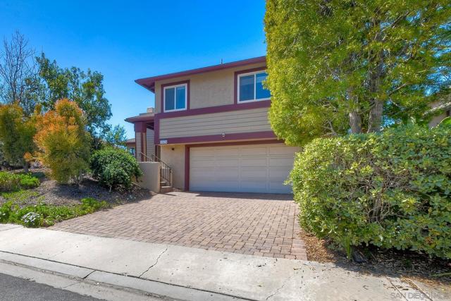 10434 Woodchuck Pt, San Diego CA: https://media.crmls.org/mediaz/07bd2f8a-7c2c-437d-b1cc-7a81acc9477c.jpg