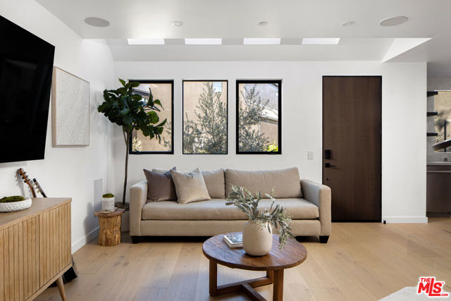 1821 Penmar Avenue, Venice CA: https://media.crmls.org/mediaz/07bd4de8-1e8a-4096-888d-ad913d4b1ef4.jpg