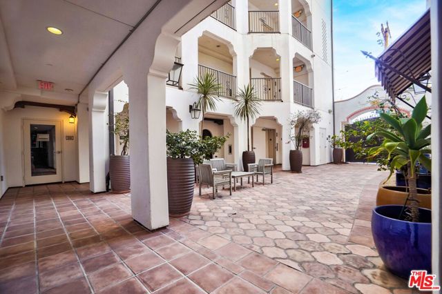 13308 Valleyheart Drive, Sherman Oaks CA: https://media.crmls.org/mediaz/07bd86be-2973-459e-880f-b9230df7837e.jpg