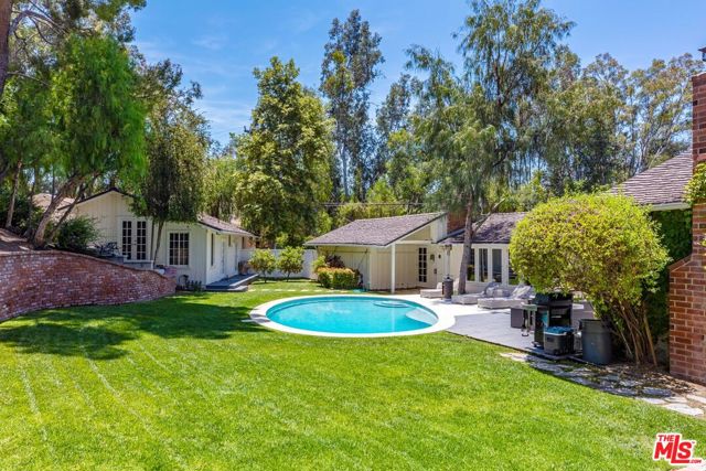 5840 Round Meadow Road, Hidden Hills CA: https://media.crmls.org/mediaz/07bdf0ae-d347-49d3-9c89-734fa649e29b.jpg