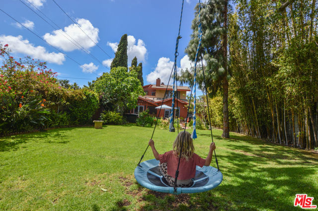 11136 Lucerne Avenue, Culver City CA: https://media.crmls.org/mediaz/07be17ae-56ee-41ce-b003-1d1b3f06ea22.jpg