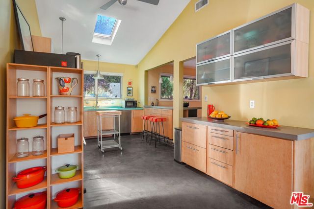 1865 UPPERTON Avenue, Los Angeles CA: https://media.crmls.org/mediaz/07be5706-4b01-4871-8cd9-83784aa41765.jpg