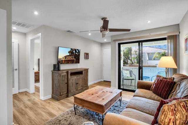 675 N Los Felices W Circle, Palm Springs CA: https://media.crmls.org/mediaz/07be6068-bedb-4b65-8c3b-06587981b097.jpg