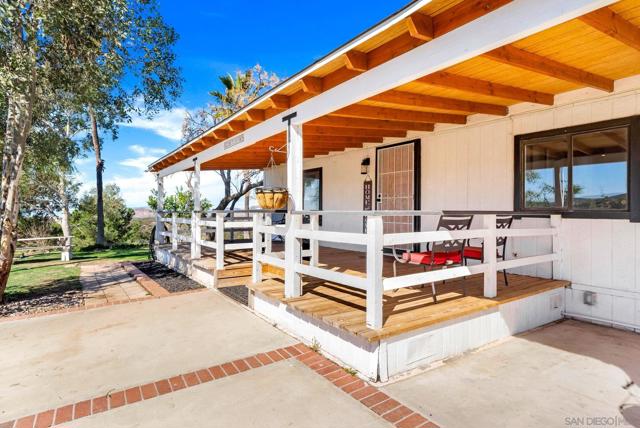 40110 Angora Ln, Temecula CA: https://media.crmls.org/mediaz/07bec2b8-4bd4-4b9a-be5a-21a8dc4878f7.jpg