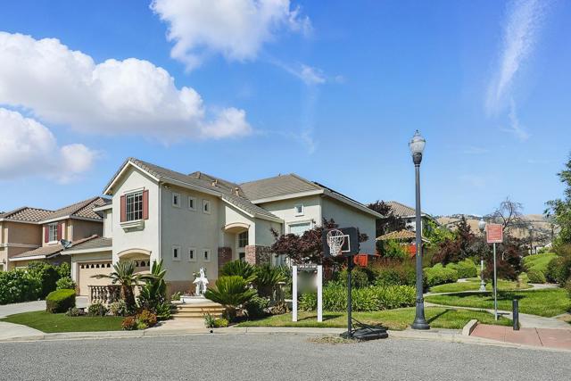 4038 Emerald Isle Lane, San Jose CA: https://media.crmls.org/mediaz/07becfad-a607-45fe-ab6b-8c6ecf9a834b.jpg