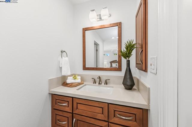 7864 Fairoaks Dr, Pleasanton CA: https://media.crmls.org/mediaz/07bee8d5-2d13-43b7-aa35-7d4c9773a698.jpg