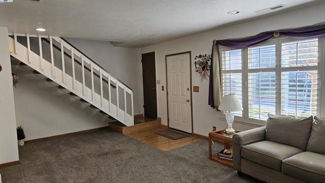 33 Paseo Grande, San Lorenzo CA: https://media.crmls.org/mediaz/07beeffd-c1cf-4997-b95e-fcba2beb3cf9.jpg