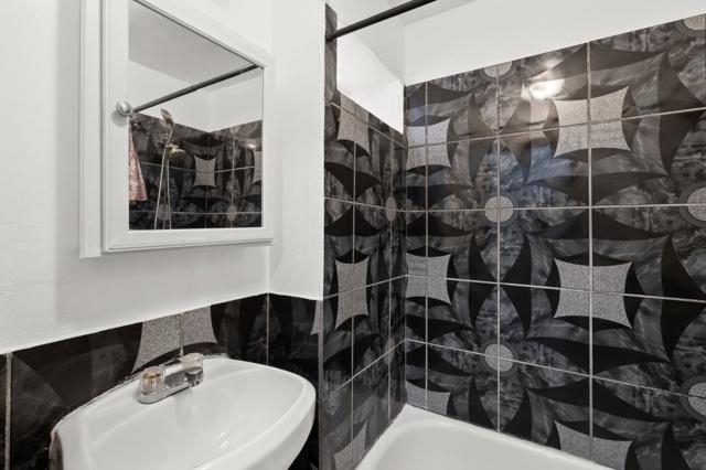 1049 55th Street, Emeryville CA: https://media.crmls.org/mediaz/07bef993-26b1-408d-97a4-30ae17b33c59.jpg