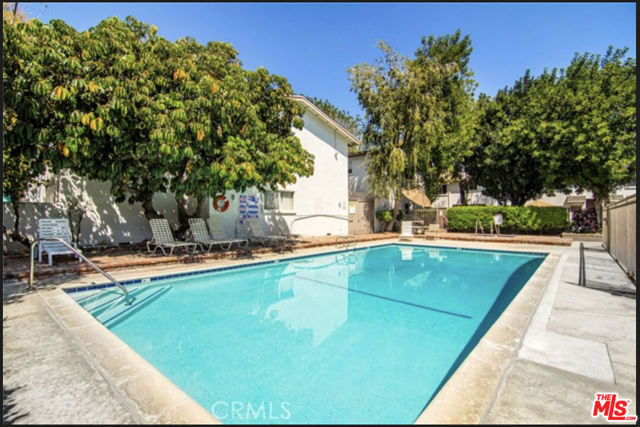 18547 Collins Street, Tarzana CA: https://media.crmls.org/mediaz/07bf2300-bc72-4b6d-99f8-dc7ca9308207.jpg