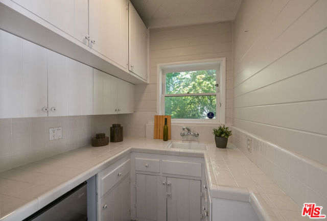 5404 Topeka Drive, Tarzana CA: https://media.crmls.org/mediaz/07bf303a-d3d1-49c0-922d-f9579ffac9dc.jpg