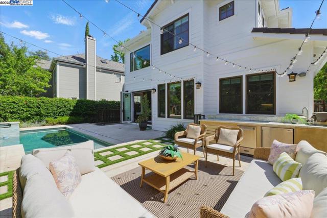 16741 Loma St, Los Gatos CA: https://media.crmls.org/mediaz/07bf6134-6185-4de7-be44-10ae7d7b5477.jpg