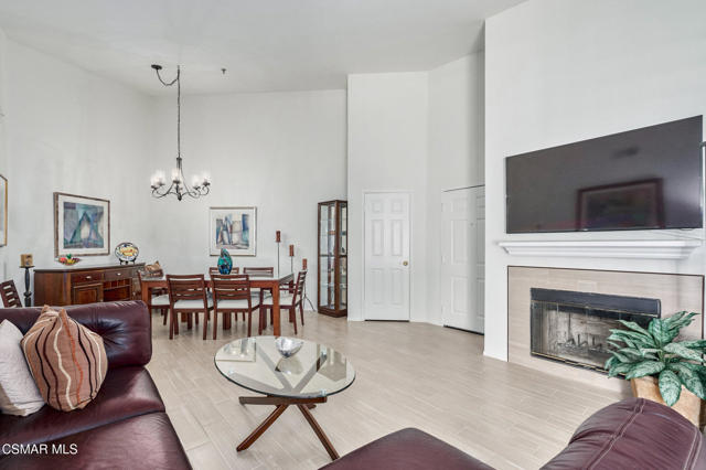 675 Oak Run Trail, Oak Park CA: https://media.crmls.org/mediaz/07bf62fc-0ac5-459a-a19b-cabff929e4a1.jpg