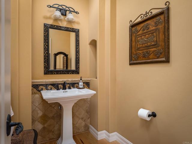 30419 Canyon Estates Road, Vista CA: https://media.crmls.org/mediaz/07bf834f-abeb-4a49-8d92-5f72b13bd723.jpg